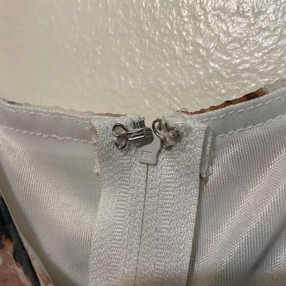 Brand new Miss Avenue boutique floral maxi dress, size Medium - Picture 7 of 8